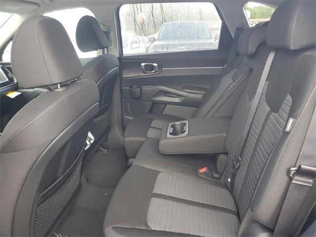 Photo of 2025 White Pearl Kia Sorento