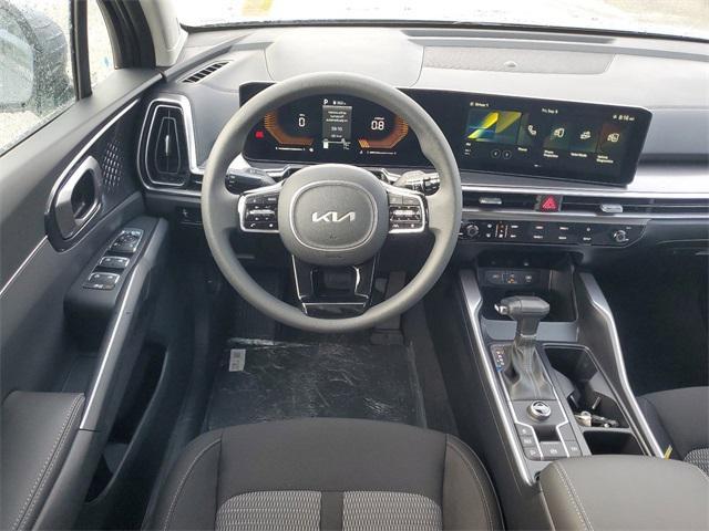 Photo of 2025 White Pearl Kia Sorento