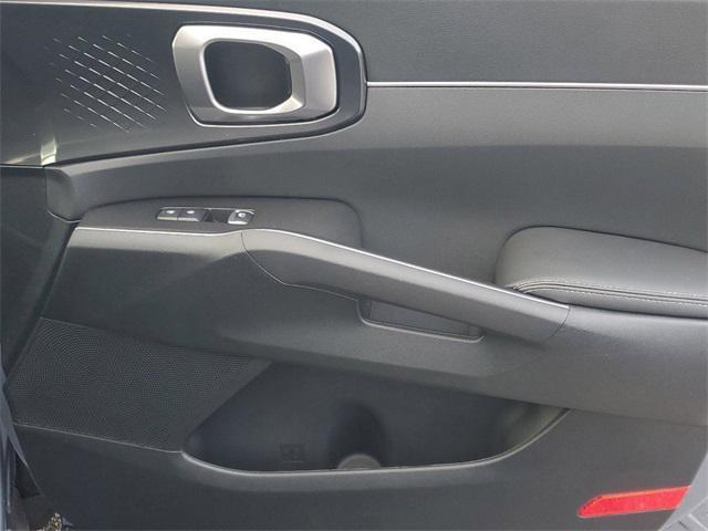Photo of 2025 White Pearl Kia Sorento