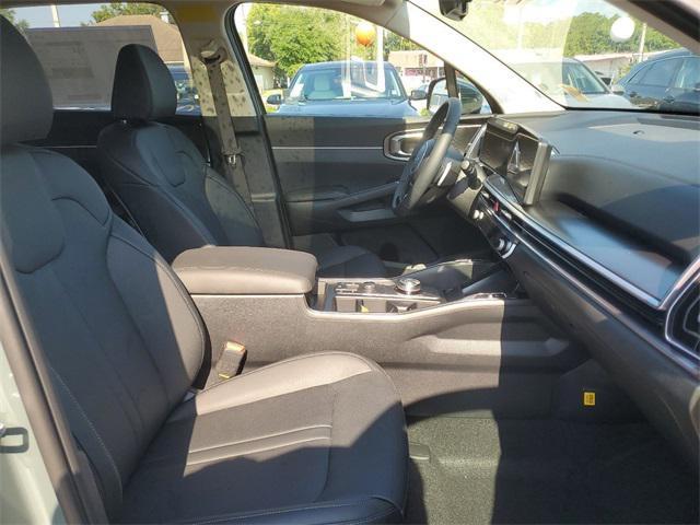 Photo of 2025 Cityscape Green Kia Sorento Hybrid