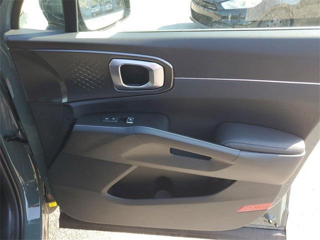 Photo of 2025 Cityscape Green Kia Sorento Hybrid