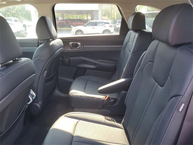 Photo of 2025 Cityscape Green Kia Sorento Hybrid