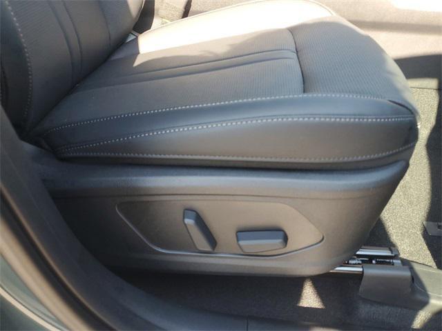 Photo of 2025 Cityscape Green Kia Sorento Hybrid
