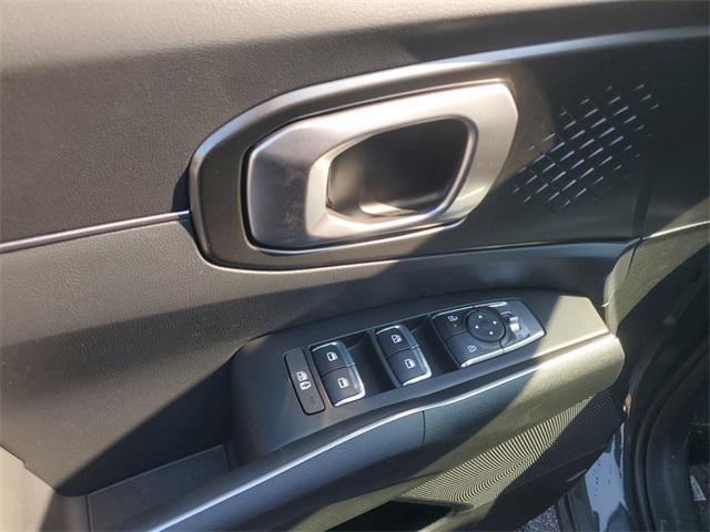 Photo of 2025 Cityscape Green Kia Sorento Hybrid