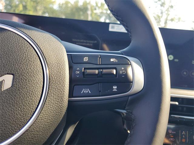 Photo of 2026 White Pearl Kia K5