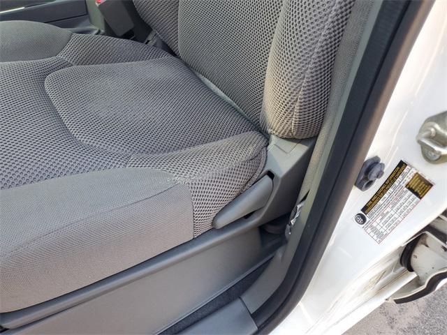 Photo of 2019 Glacier White Nissan Frontier