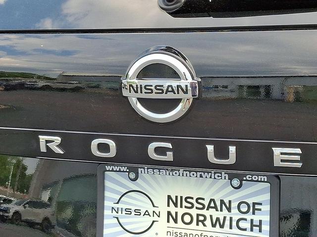 Photo of 2021 Super Black Nissan Rogue