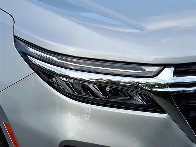 Photo of 2022 Silver Ice Metallic Chevrolet Equinox