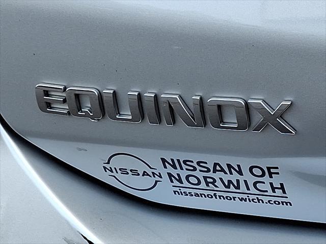 Photo of 2022 Silver Ice Metallic Chevrolet Equinox