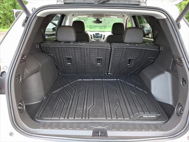Photo of 2022 Silver Ice Metallic Chevrolet Equinox