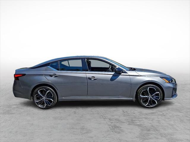 Photo of 2024 Gun Metallic Nissan Altima