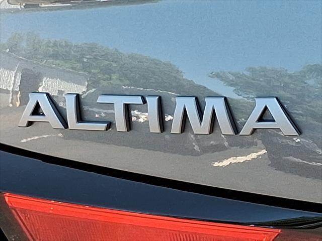 Photo of 2024 Gun Metallic Nissan Altima