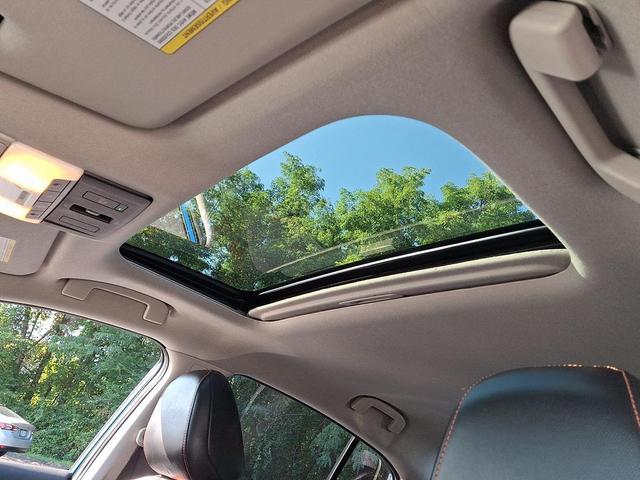 Photo of 2023 Electric Blue Metallic/Super Black Nissan Sentra