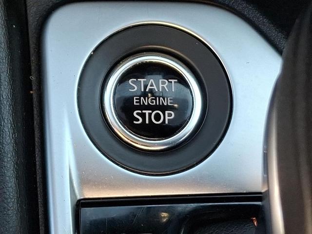 Photo of 2023 Electric Blue Metallic/Super Black Nissan Sentra