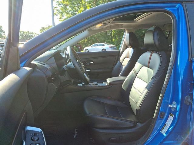 Photo of 2023 Electric Blue Metallic/Super Black Nissan Sentra