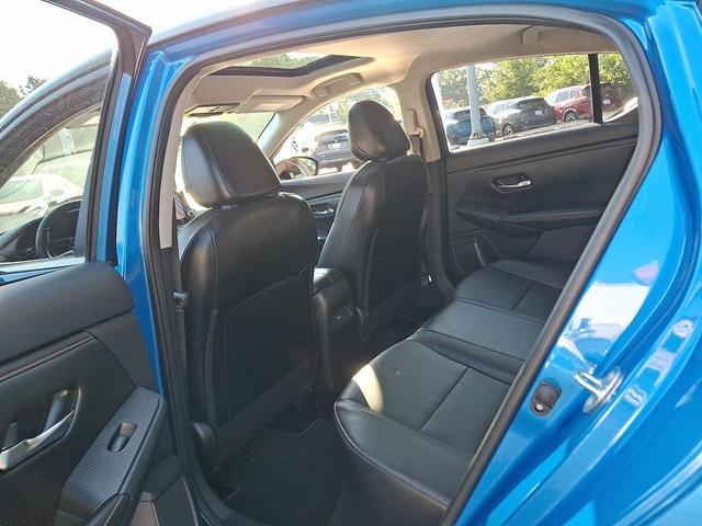Photo of 2023 Electric Blue Metallic/Super Black Nissan Sentra