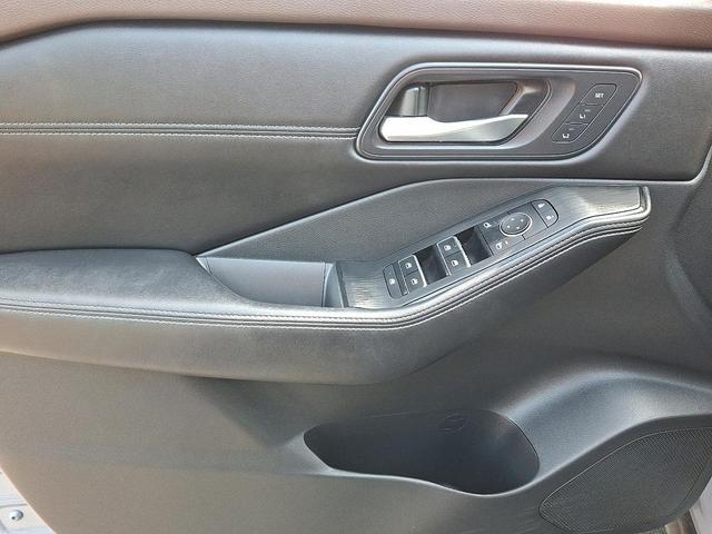Photo of 2023 Boulder Gray Pearl/Super Black - XEX Nissan Rogue