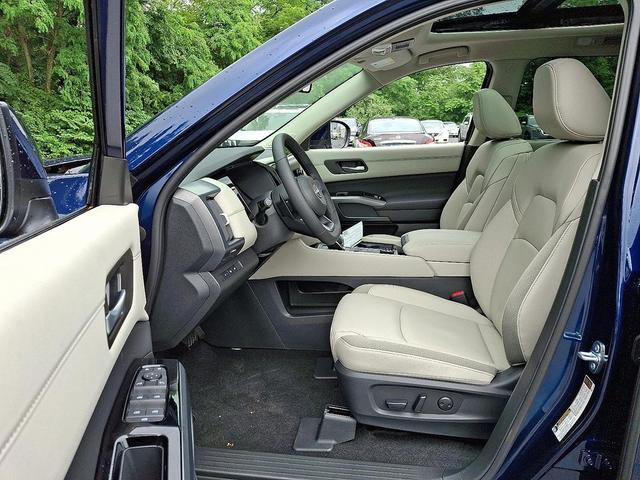 Photo of 2025 Deep Ocean Blue Pearl Nissan Pathfinder