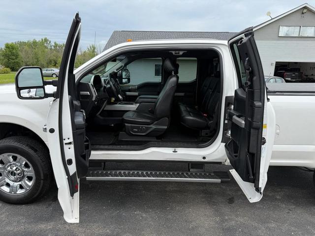 Photo of 2017 White Ford F-250
