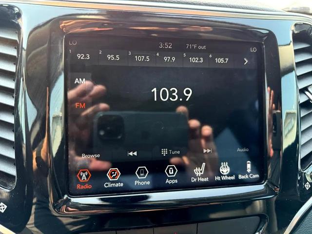 Photo of 2019 Diamond Black Crystal Pearlcoat Jeep Cherokee