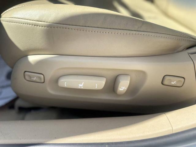 Photo of 2008 White Lexus ES 350
