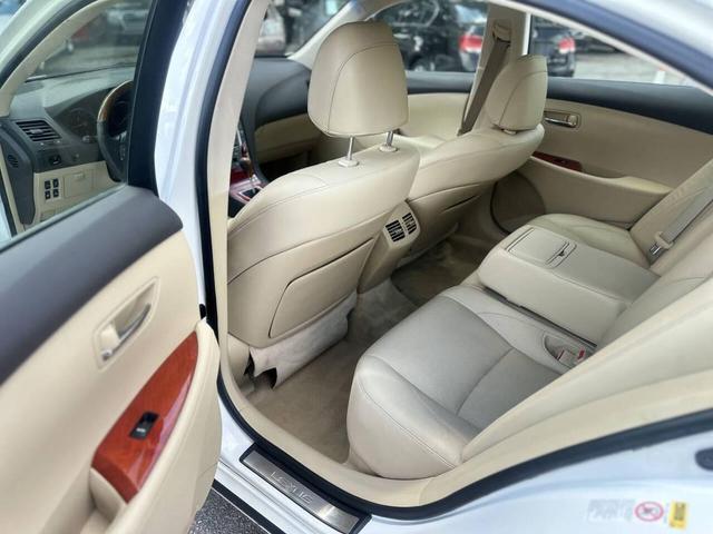 Photo of 2008 White Lexus ES 350