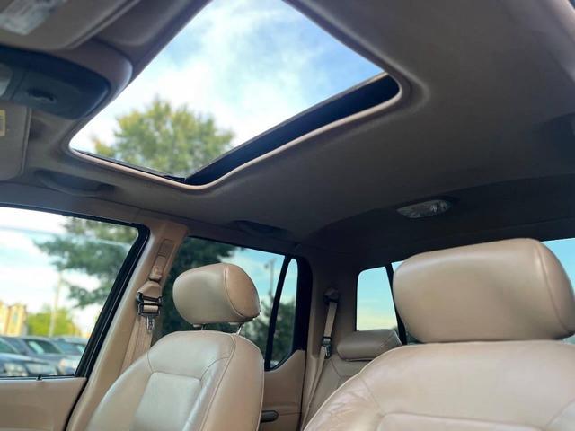 Photo of 2002 Black Clearcoat Ford Explorer Sport Trac