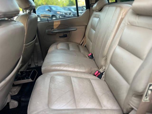 Photo of 2002 Black Clearcoat Ford Explorer Sport Trac