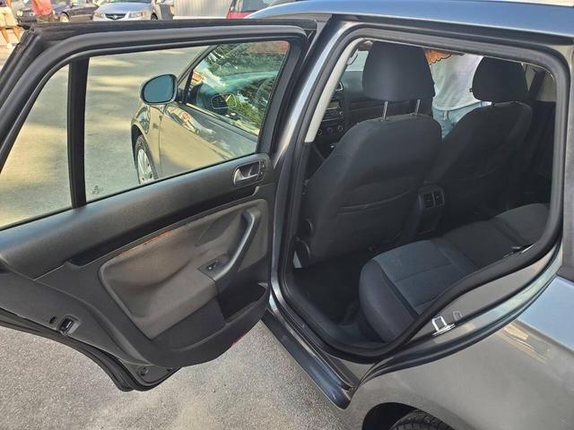 Photo of 2011 Platinum Gray Metallic Volkswagen Jetta SportWagen