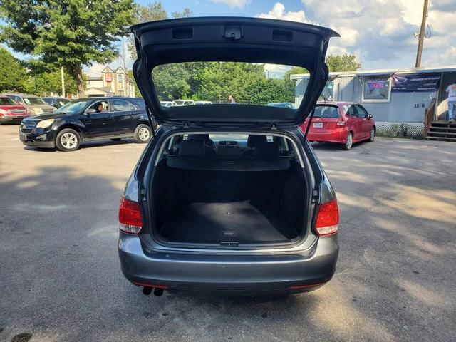 Photo of 2011 Platinum Gray Metallic Volkswagen Jetta SportWagen