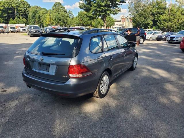Photo of 2011 Platinum Gray Metallic Volkswagen Jetta SportWagen