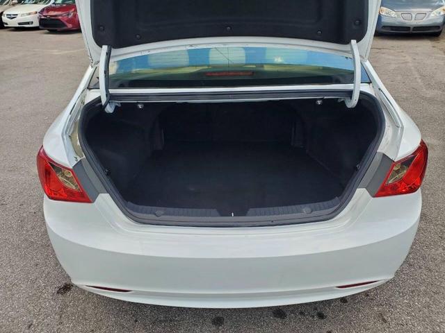 Photo of 2012 Off White Hyundai SONATA