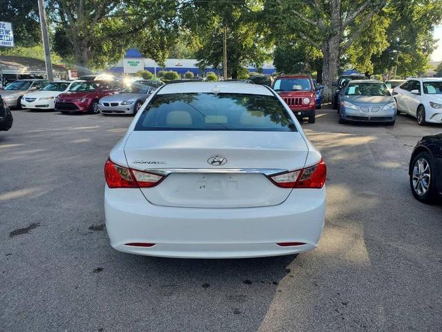 Photo of 2012 Off White Hyundai SONATA