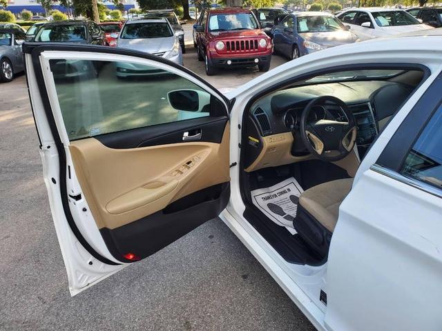 Photo of 2012 Off White Hyundai SONATA