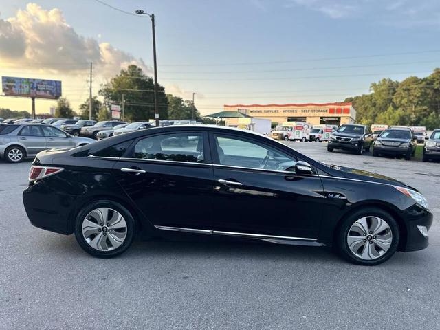 Photo of 2013 Black Onyx Pearl Mica Hyundai SONATA Hybrid