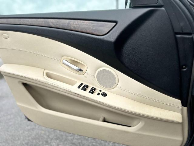 Photo of 2010 Gray BMW 528