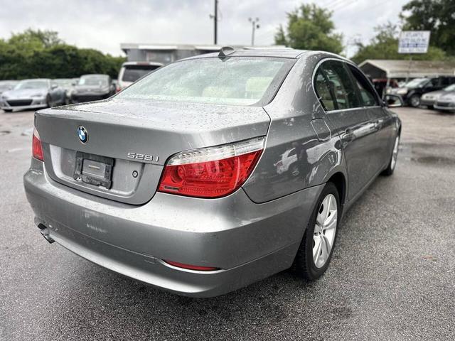 Photo of 2010 Gray BMW 528