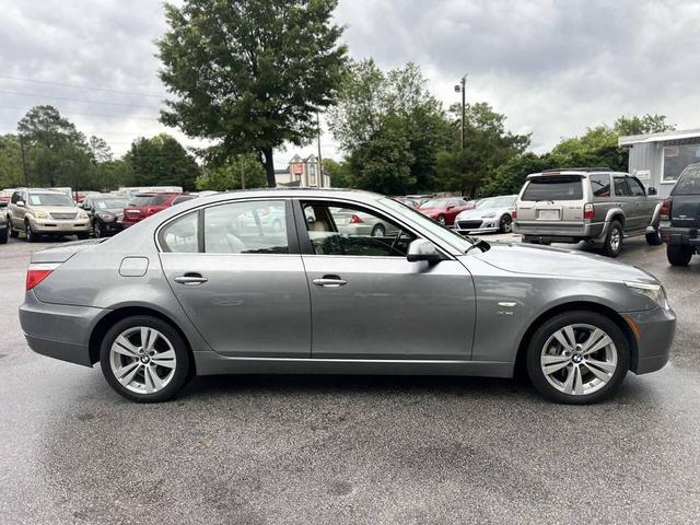 Photo of 2010 Gray BMW 528