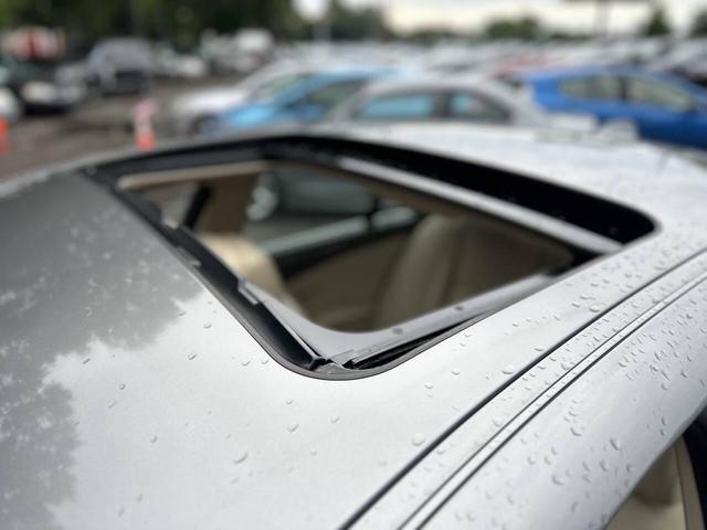 Photo of 2010 Gray BMW 528