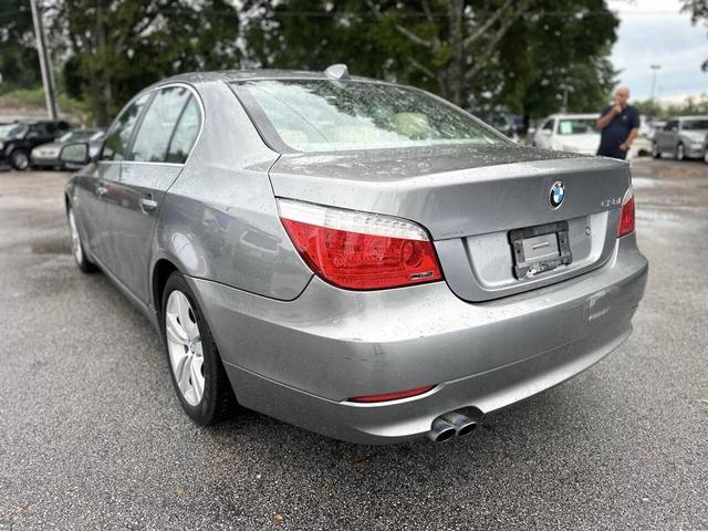 Photo of 2010 Gray BMW 528