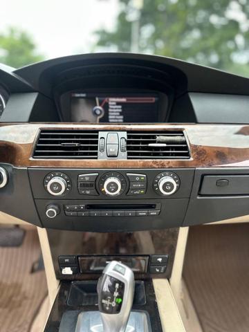 Photo of 2010 Gray BMW 528