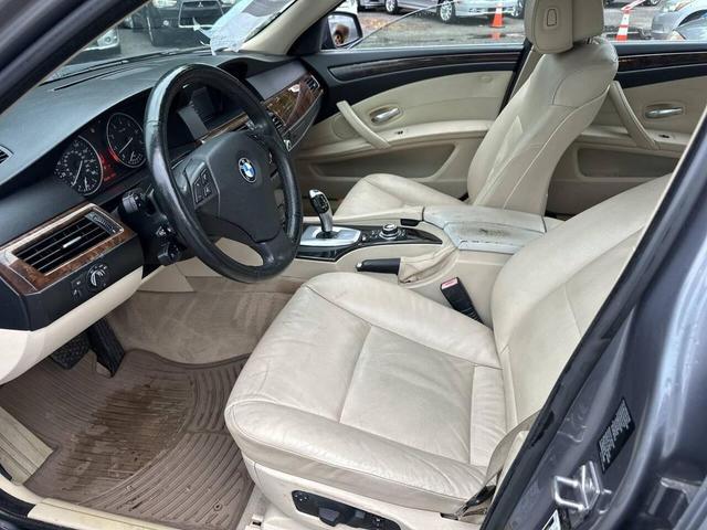 Photo of 2010 Gray BMW 528