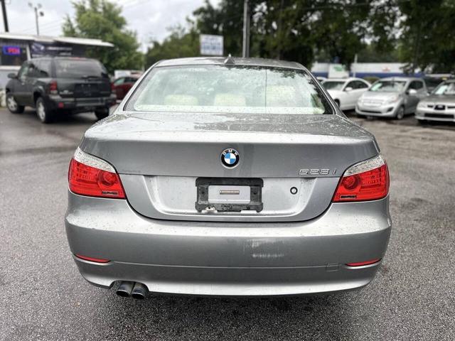 Photo of 2010 Gray BMW 528