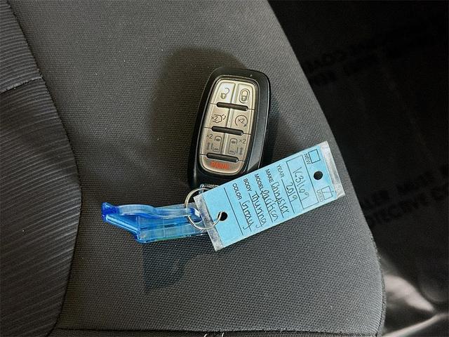 Photo of 2019 Granite Crystal Metallic Clearcoat Chrysler Pacifica