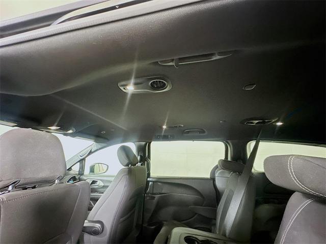 Photo of 2019 Granite Crystal Metallic Clearcoat Chrysler Pacifica