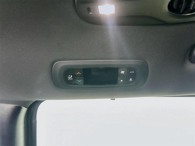 Photo of 2019 Granite Crystal Metallic Clearcoat Chrysler Pacifica
