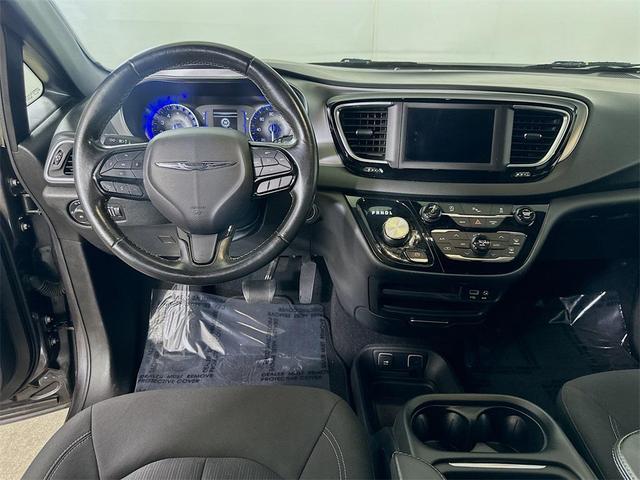 Photo of 2019 Granite Crystal Metallic Clearcoat Chrysler Pacifica
