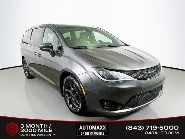 Photo of 2019 Granite Crystal Metallic Clearcoat Chrysler Pacifica