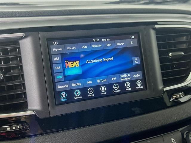 Photo of 2019 Granite Crystal Metallic Clearcoat Chrysler Pacifica