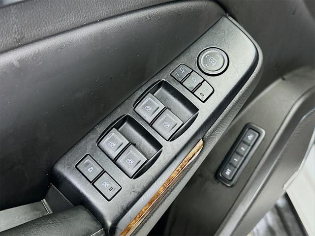 Photo of 2018 Summit White Chevrolet Tahoe